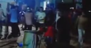 লালাবাজারে যাত্রী ছাউনি নিয়ে সংঘর্ষে আহত অন্তত ২০ জন