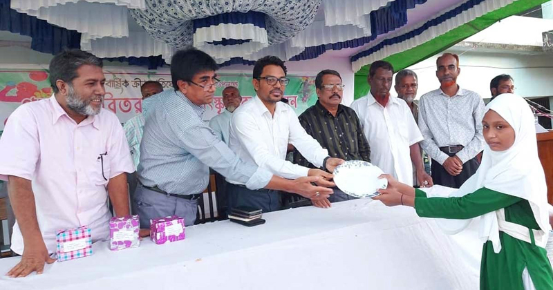 দেওয়ান আব্দুর রহিম হাইস্কুল এন্ড কলেজে বার্ষিক প্রতিযোগিতার পুরস্কার