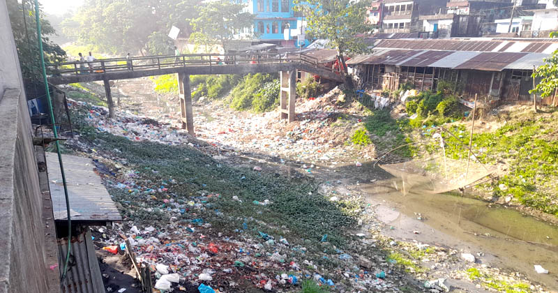 ঐতিহ্যের বাসিয়া নদী এখন ময়লার ভাগাড়, ছড়াচ্ছে দুর্গন্ধ