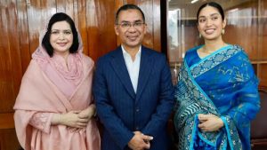 স্ত্রী ও কন্যা নিয়ে ‘বনলতা এক্সপ্রেস’ দেখতে গেলেন প্রধানমন্ত্রী তারেক রহমান