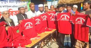 বিশ্বনাথে রিকশাচালকদের মাঝে সংসদ সদস্য পদপ্রার্থী মুফতি ক্বাসিমীর উপহার বিতরণ